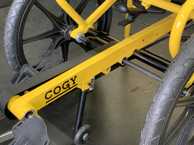 シャフトには長さや角度を調節する部分はなく、シートのクッションなどで微調整する。