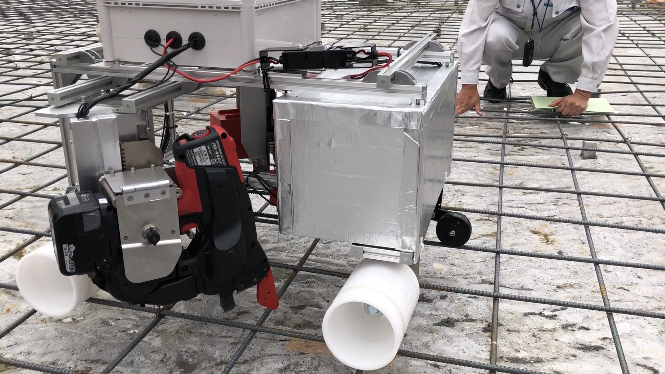 最初の試作機。（写真提供：建ロボテック）