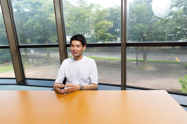 筑波大学キャンパス内の産学リエゾン共同研究センター棟の一室がQoloのオフィス。緑豊かなキャンパスを試走することもあるそうだ。